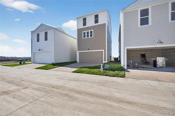 $369,900 | 5026 Becks Lndg Lane, St. Charles, MO 63301