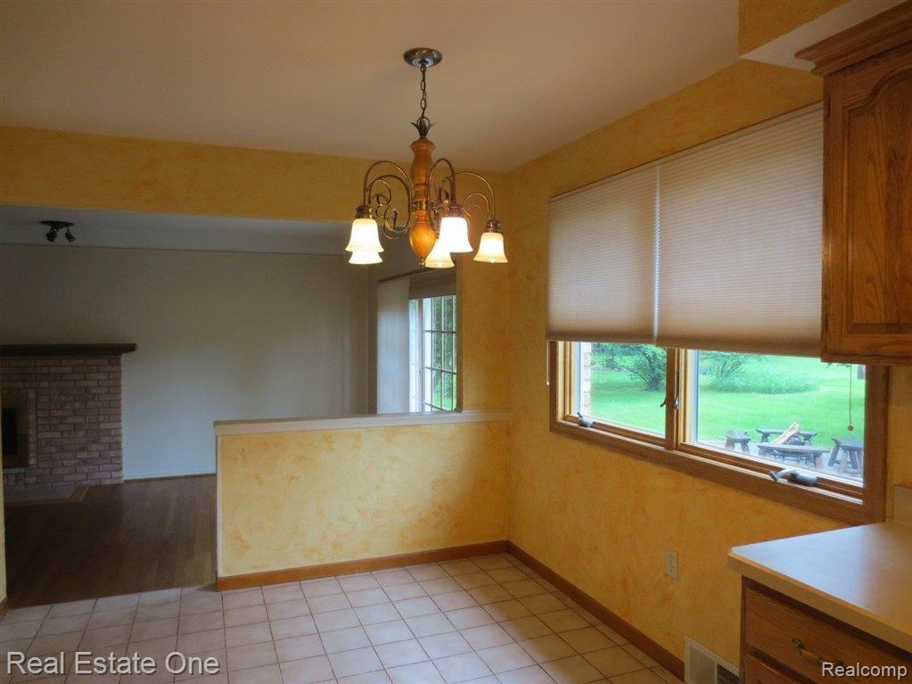 997 Hampstead Lane Rochester, MI 48309 - Photo 6 of 14 NOOK AREA