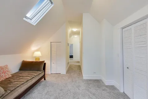 a view of livingroom with furniture