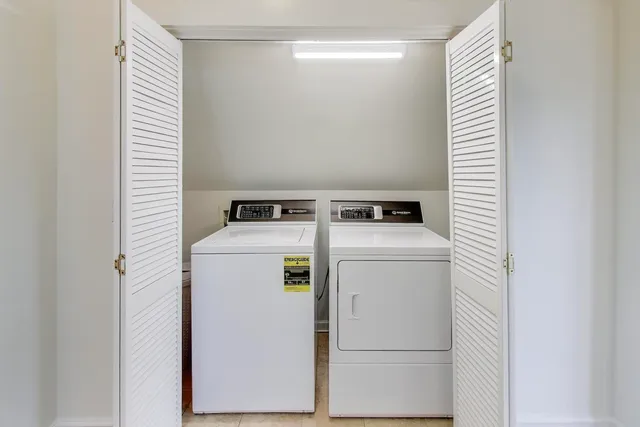 $649,000 | 3615 North Hoyne Avenue, Unit 2F, Chicago, IL 60618