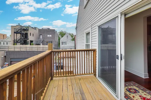 $649,000 | 3615 North Hoyne Avenue, Unit 2F, Chicago, IL 60618