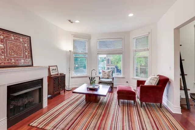 $649,000 | 3615 North Hoyne Avenue, Unit 2F, Chicago, IL 60618