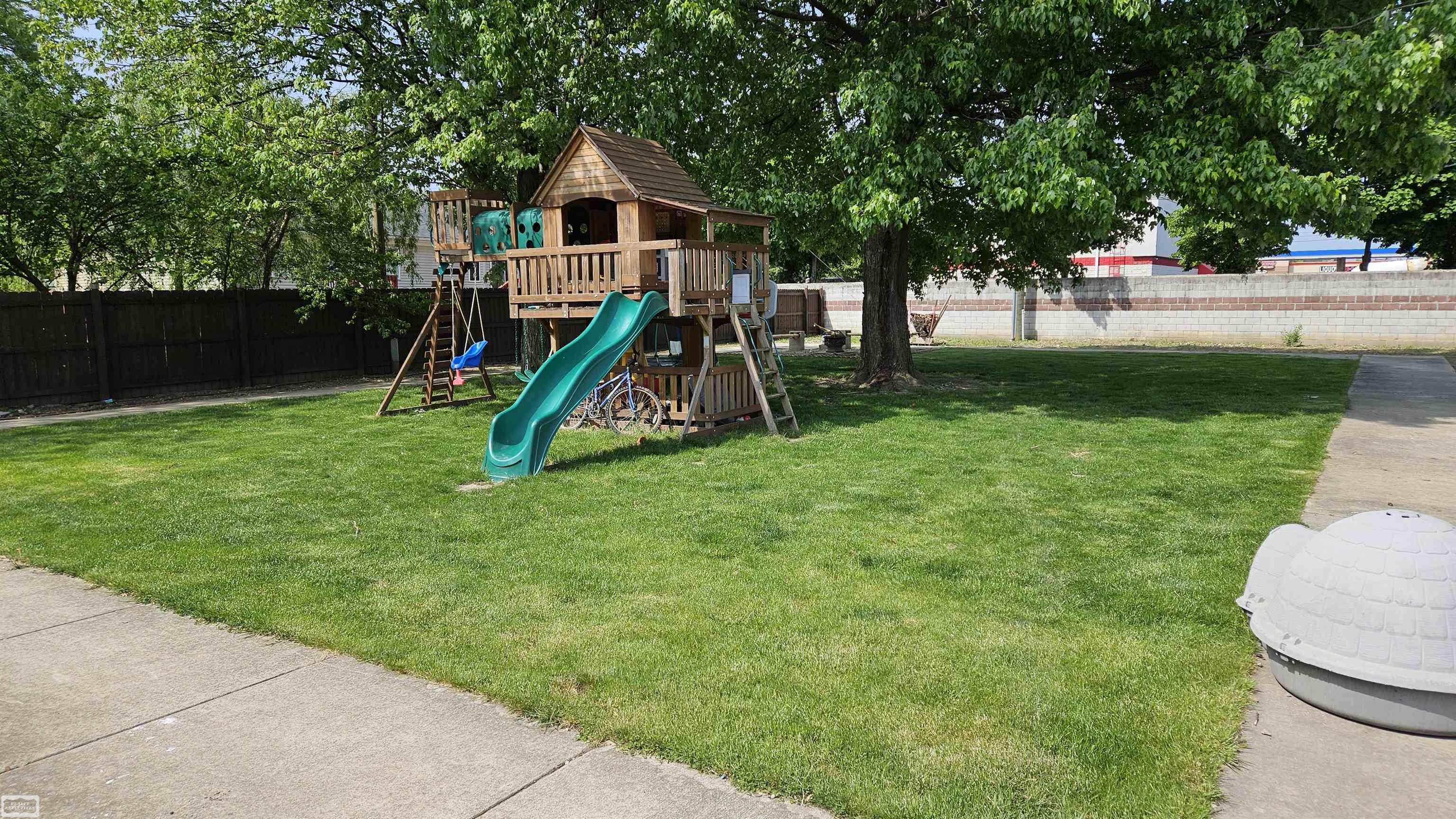 42947 Utica Road Sterling Heights, MI 48314 - Photo 39 of 52 50142273-2d139bd1-b186-447b-84de-0472f038aab6.JPG