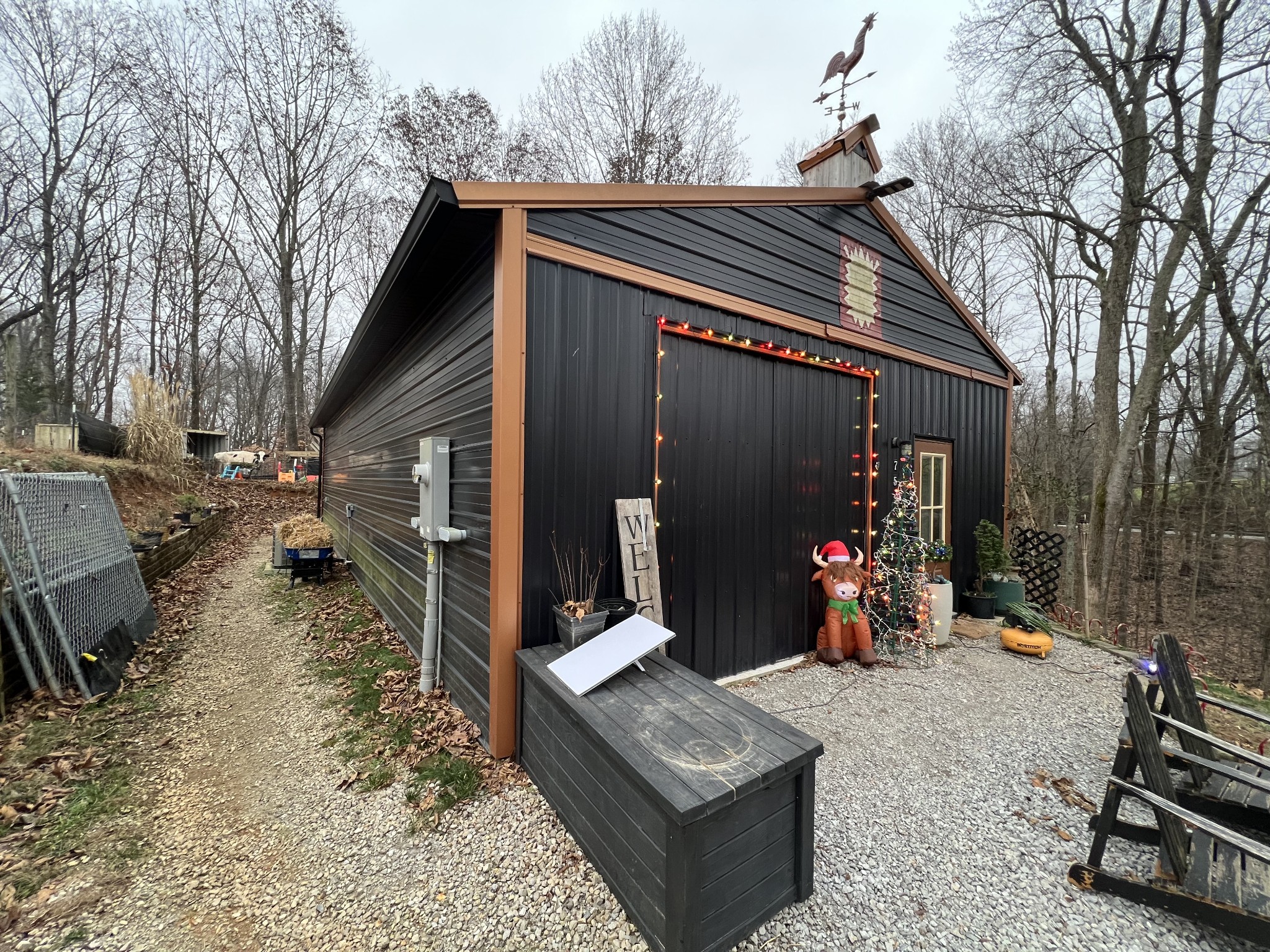 75 New Harmony Road Lafayette, TN 37083 - Photo 3 of 45 a view of the couches in the patio and a fountain