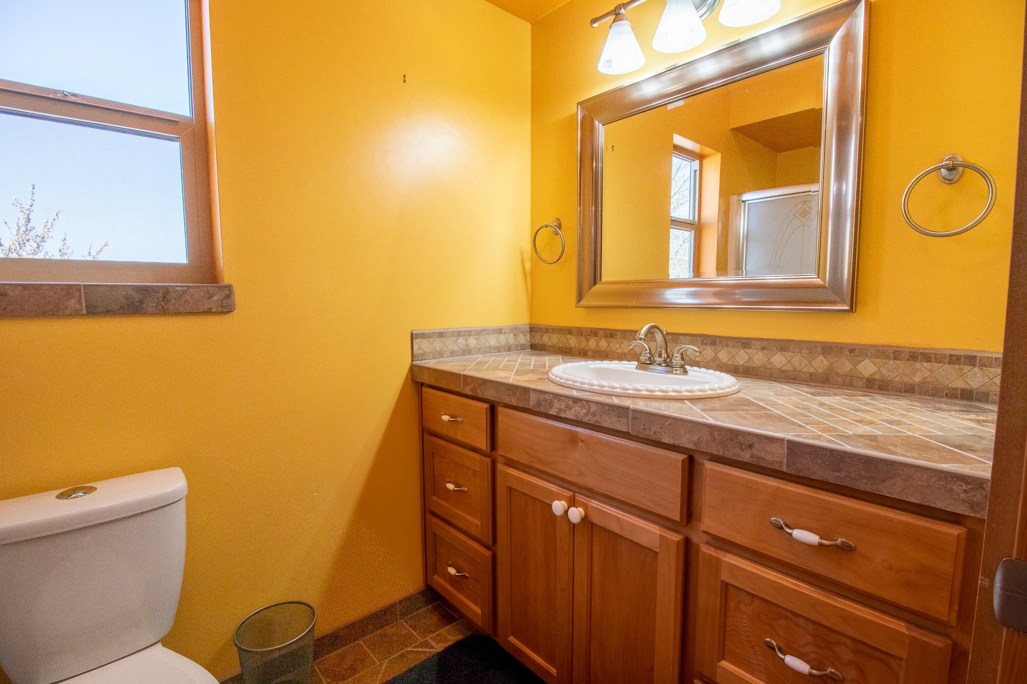 1381 Foss Road Talent, OR 97540 - Photo 19 of 41 Guest bathroom