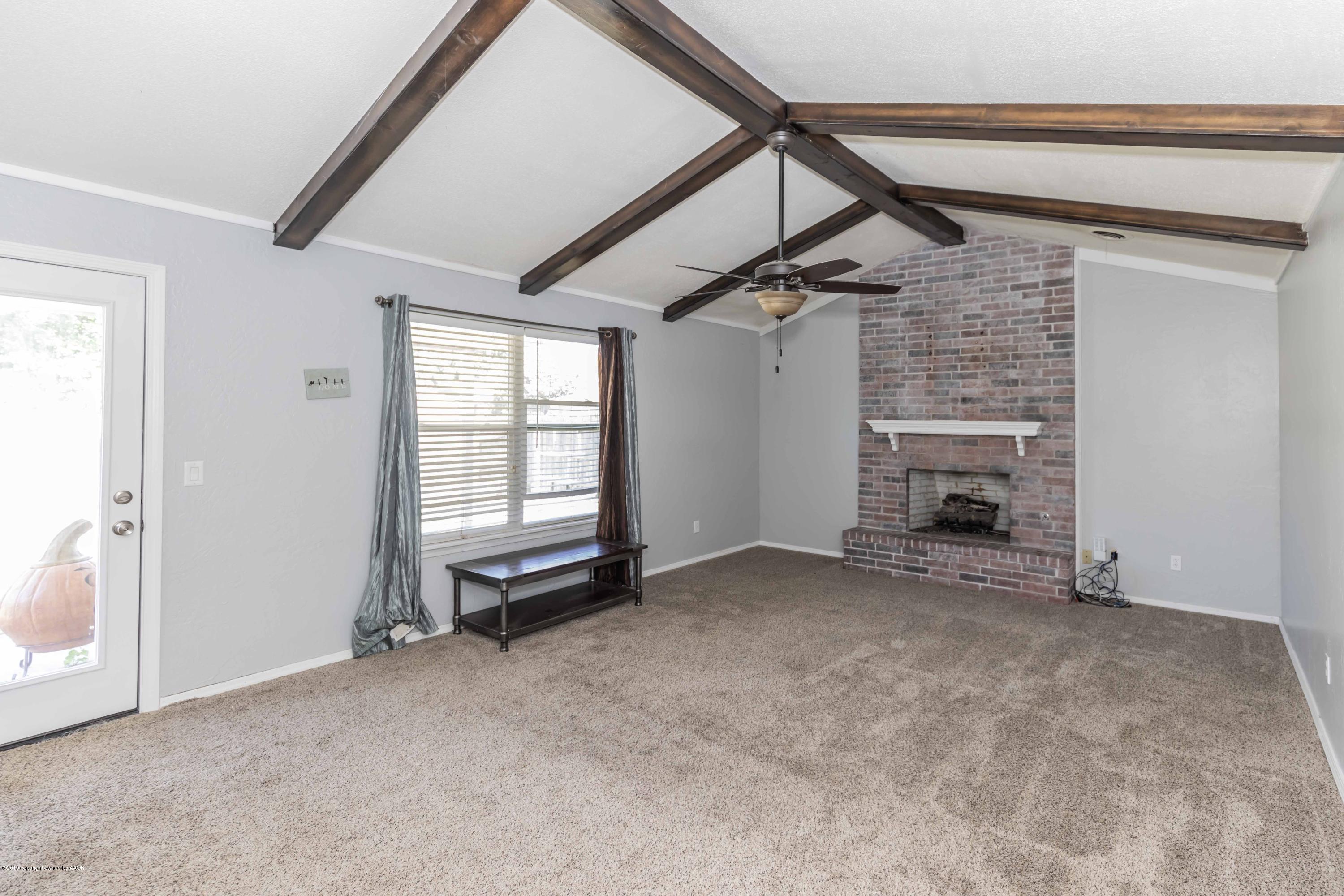 5304 South Milam Street Amarillo, TX 79110 - Photo 4 of 32 LIVING ROOM VIEW 1
