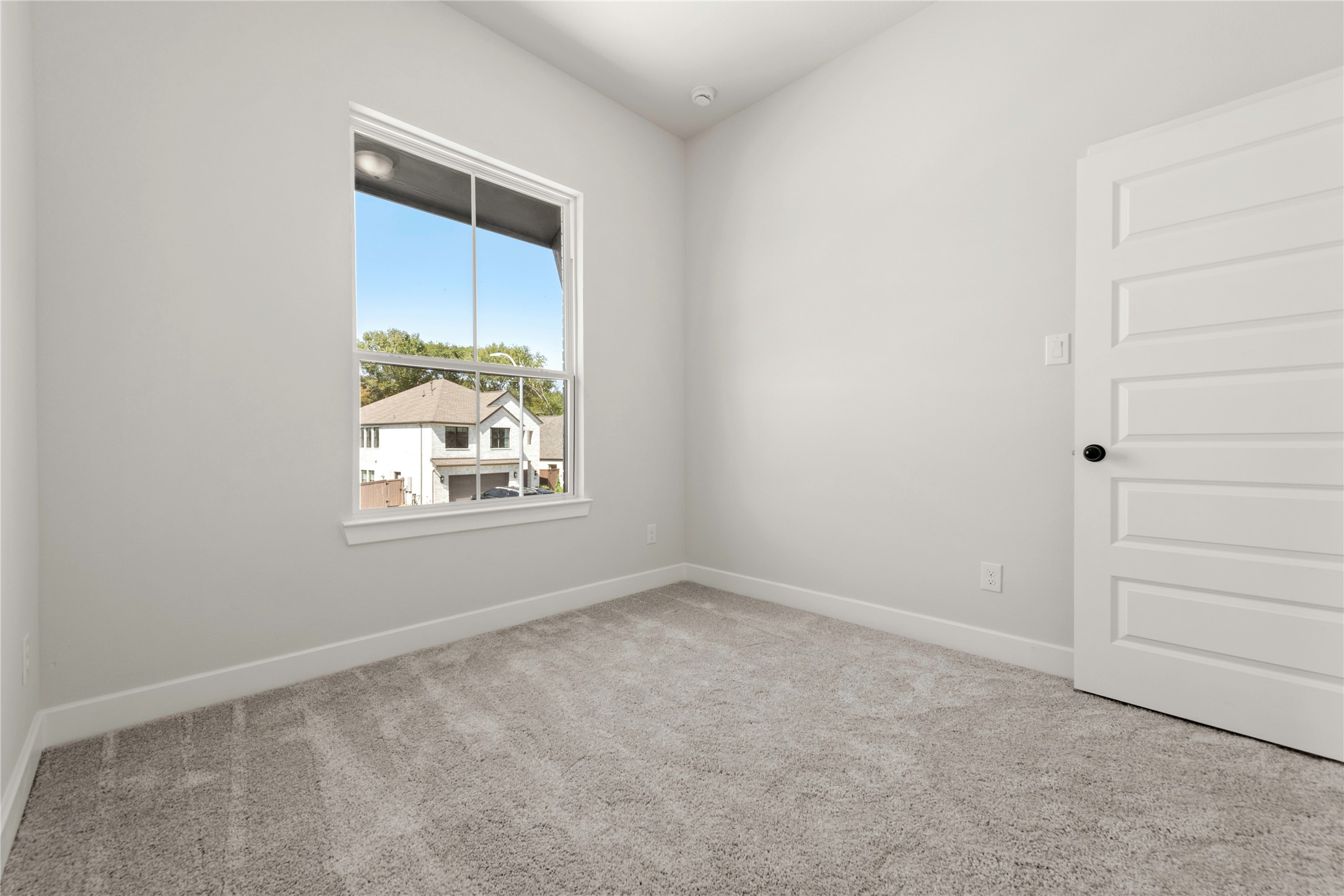 10950 Middle Rdg Drive Missouri City, TX 77459 - Photo 14 of 21 an empty room with windows