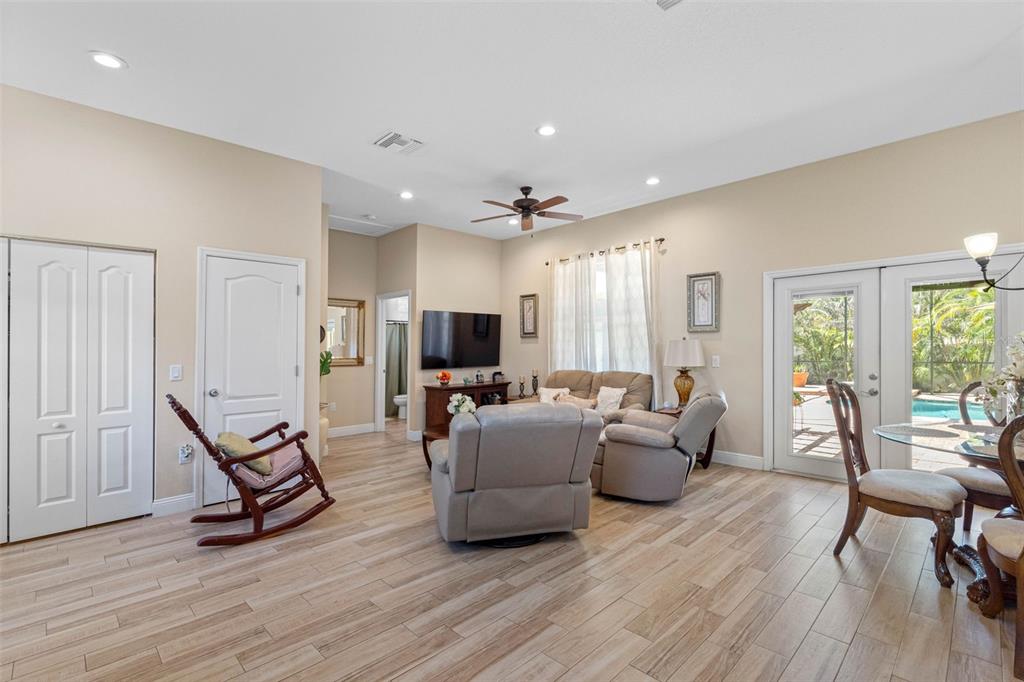 17117 Lakeshore Road Lutz, FL 33558 - Photo 44 of 48