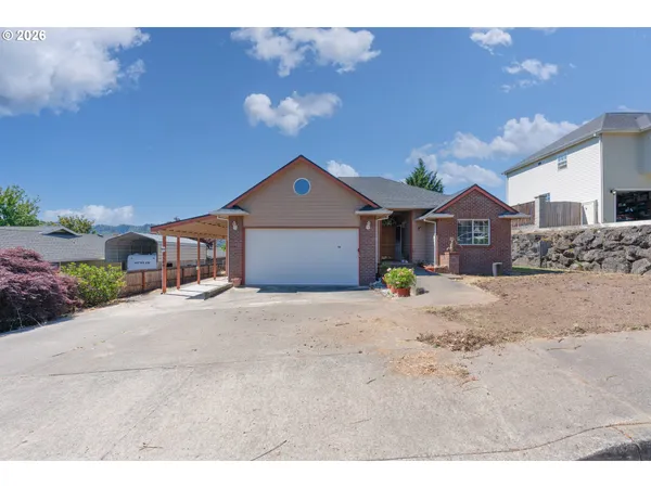 $380,000 | 2309 Northwest Parkdale Avenue, Roseburg, OR 97471