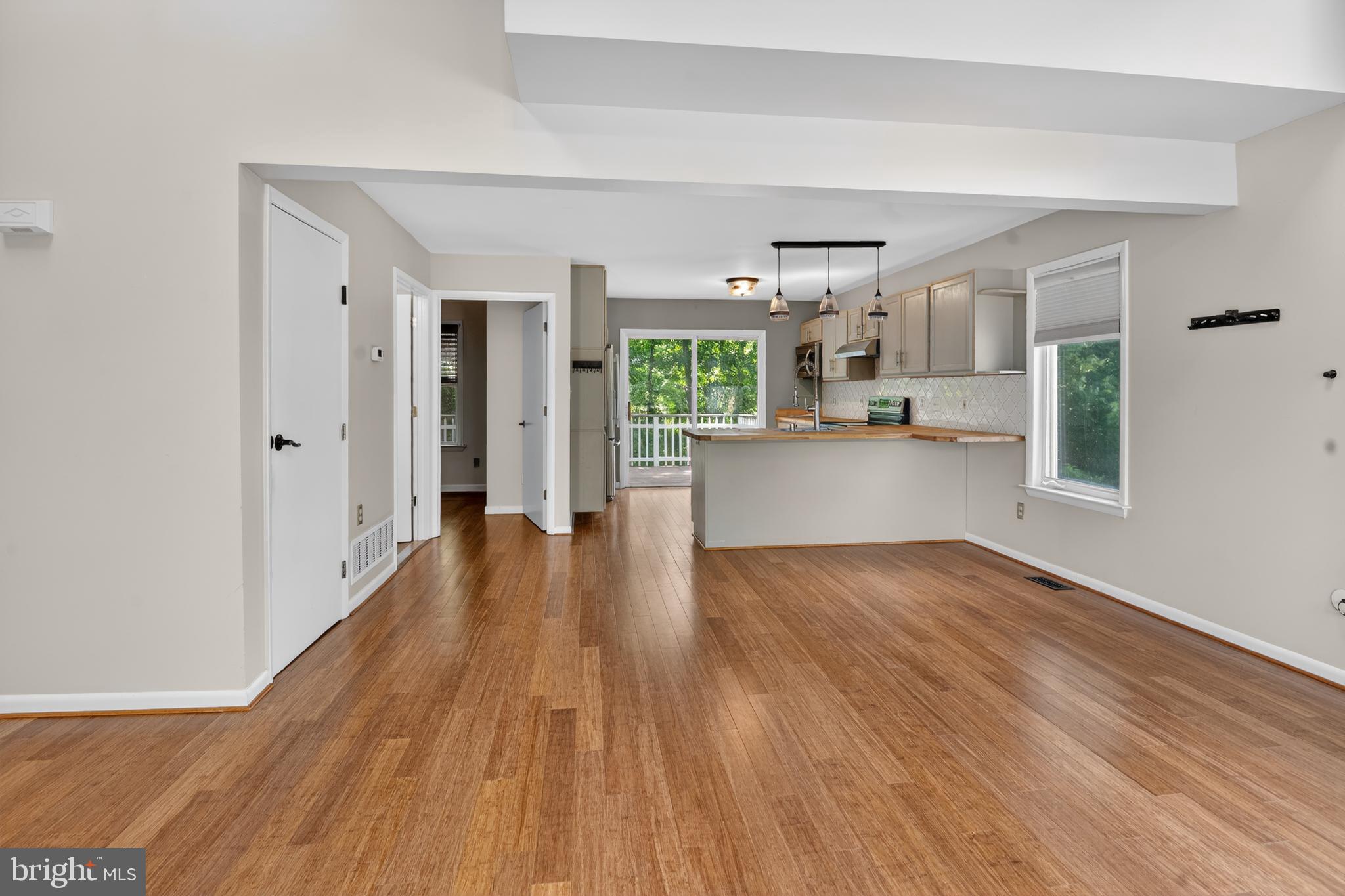 607 Overhill Drive Edgewater, MD 21037 - Photo 7 of 27 Living Area