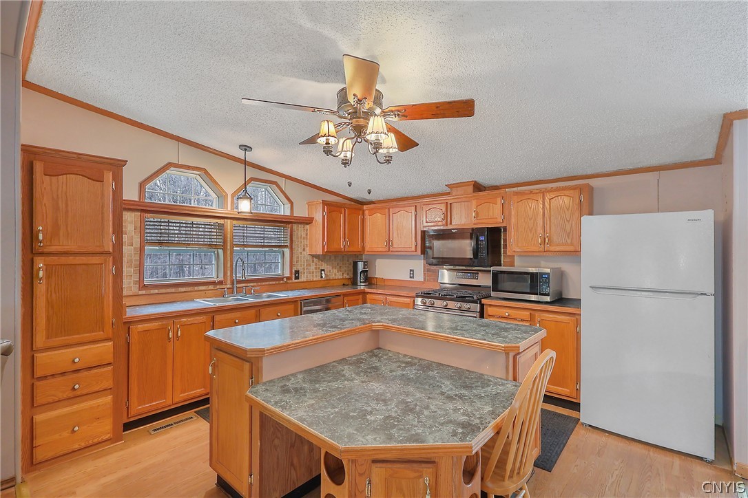 814 County Rte 6 Volney, NY 13069 - Photo 13 of 50