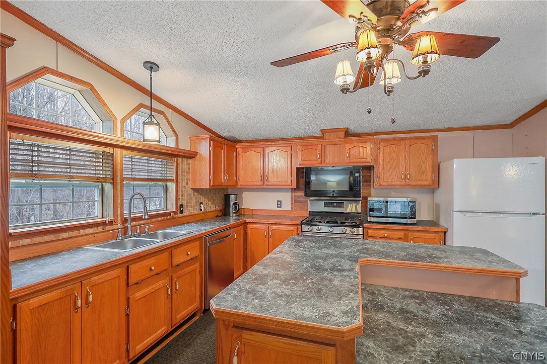 814 County Rte 6 Volney, NY 13069 - Photo 14 of 50