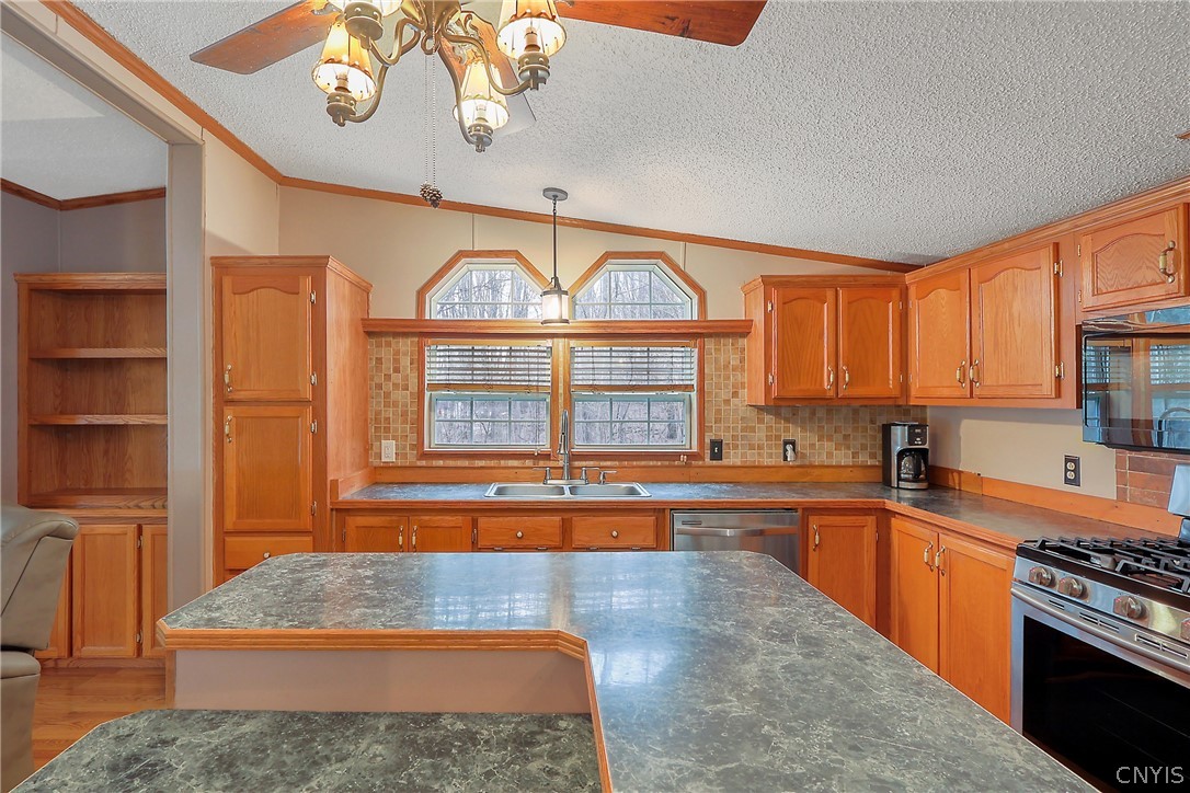 814 County Rte 6 Volney, NY 13069 - Photo 16 of 50