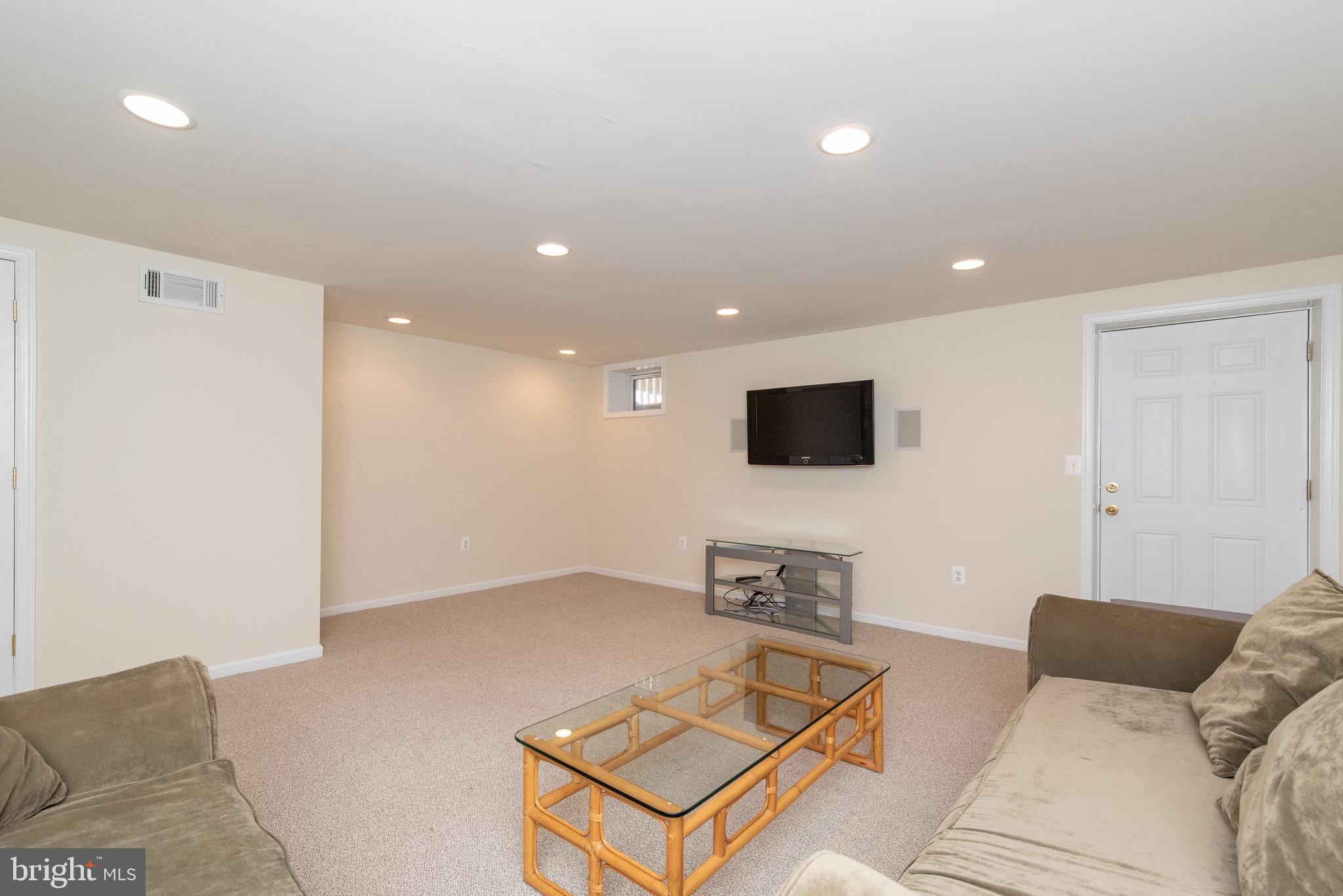35 Pike Hall Place Baltimore, MD 21236 - Photo 29 of 41 Family Room
