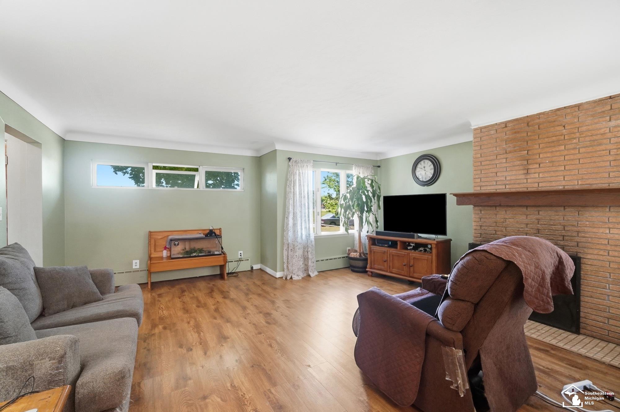 904 Custer Street Monroe, MI 48161 - Photo 12 of 42 50213237-f75789f1-584c-4294-ae83-538042bf9f49.JPG