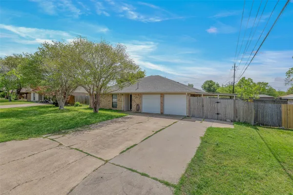 $329,000 | 4310 Green Valley Drive, Bryan, TX 77802