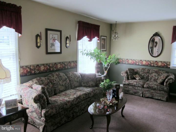 707 West Rolling Road Springfield, PA 19064 - Photo 3 of 21