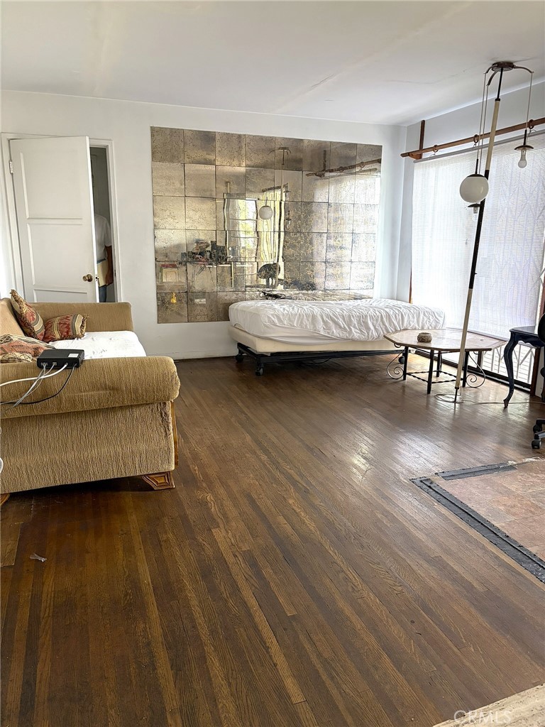 3457 Greenfield Avenue Los Angeles, CA 90034 - Photo 2 of 17 Living Room