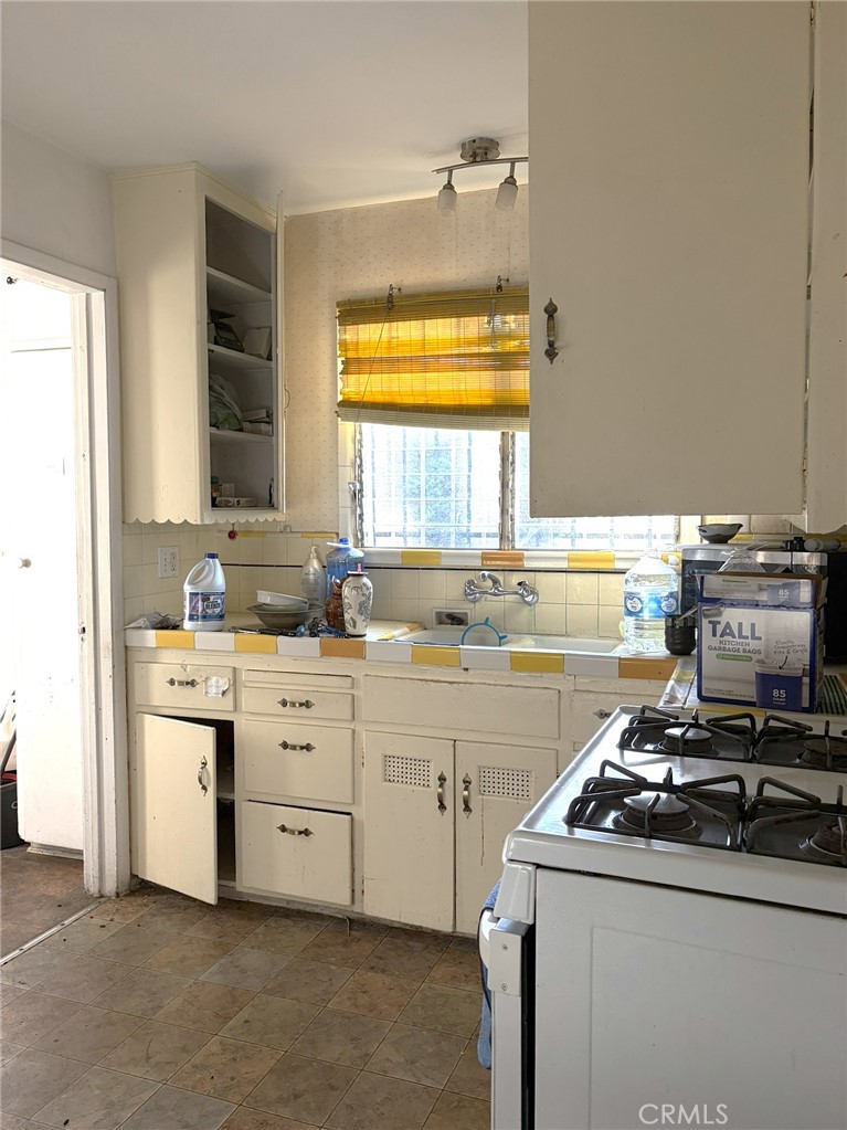 3457 Greenfield Avenue Los Angeles, CA 90034 - Photo 5 of 17 Kitchen