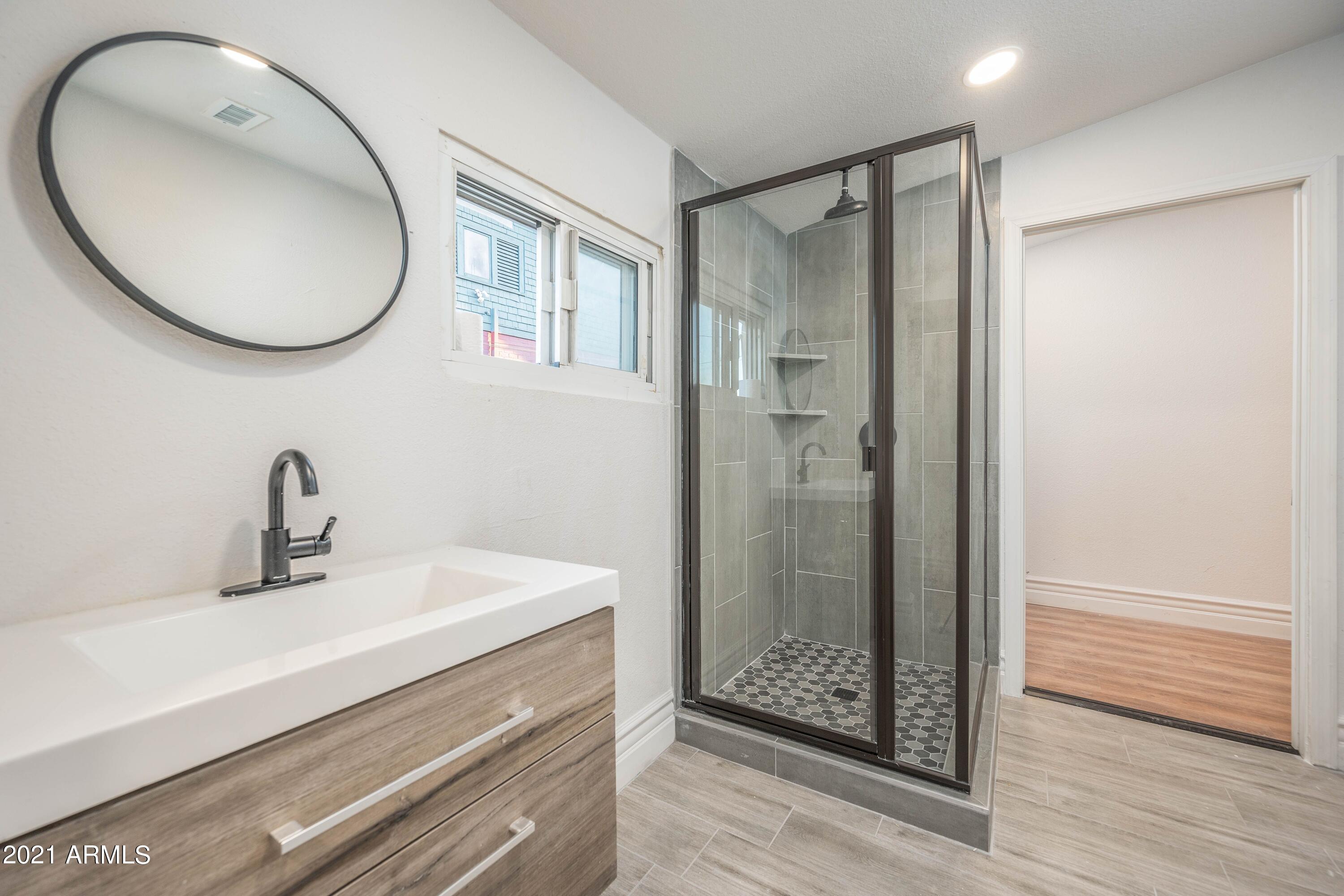 805 South 1st Avenue Phoenix, AZ 85003 - Photo 12 of 23 Second Bathroom