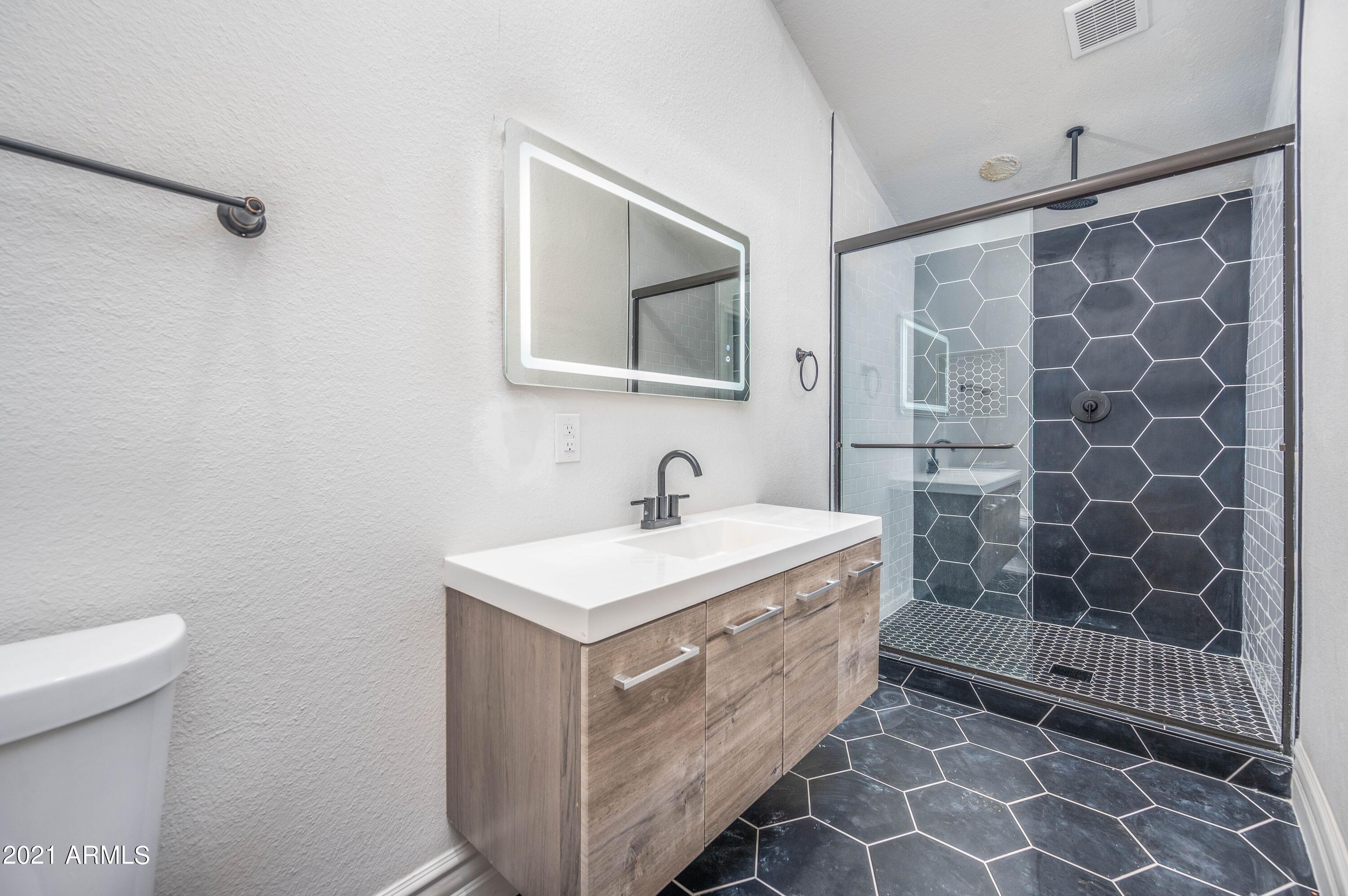 805 South 1st Avenue Phoenix, AZ 85003 - Photo 16 of 23 Master Bath