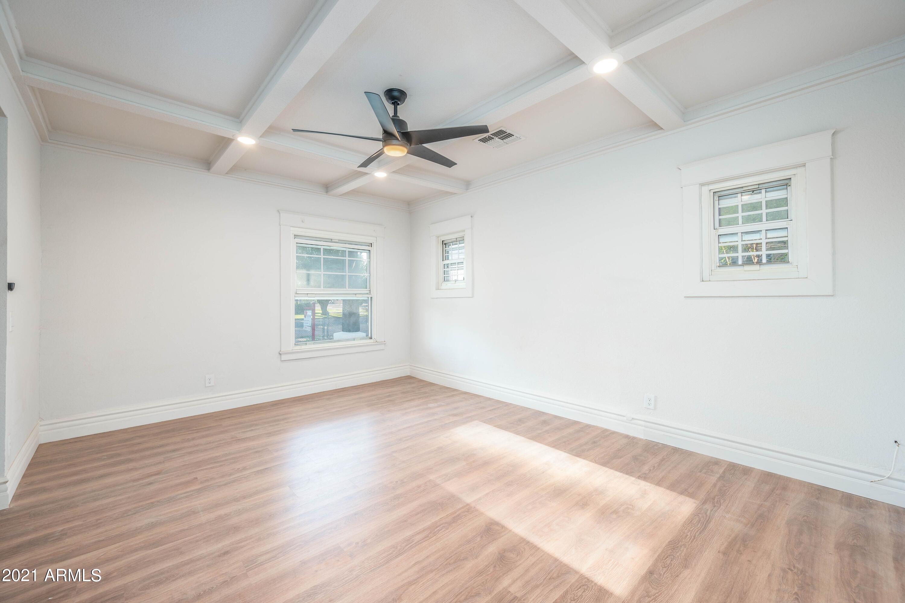 805 South 1st Avenue Phoenix, AZ 85003 - Photo 8 of 23 Living Room