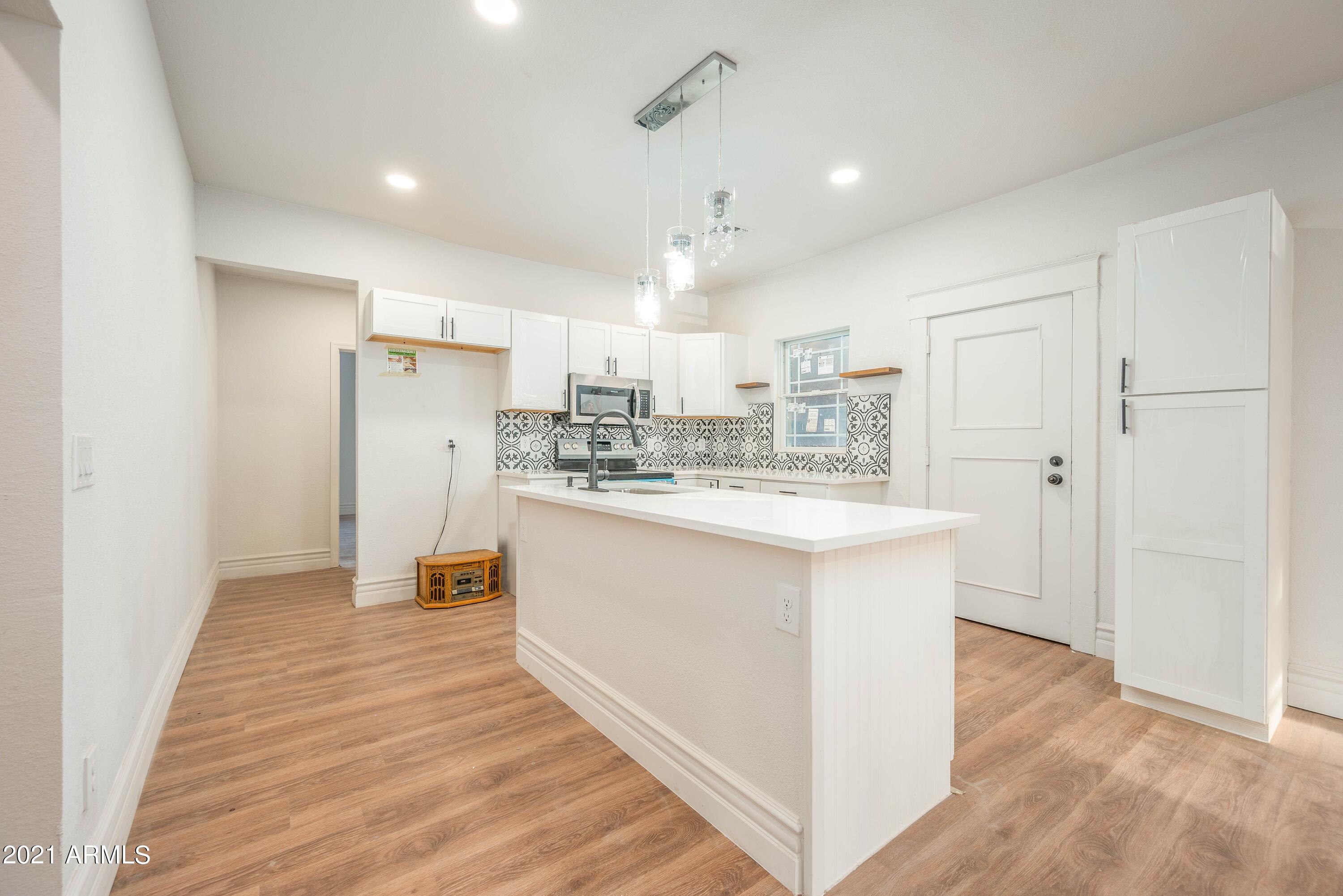 805 South 1st Avenue Phoenix, AZ 85003 - Photo 9 of 23 Kitchen