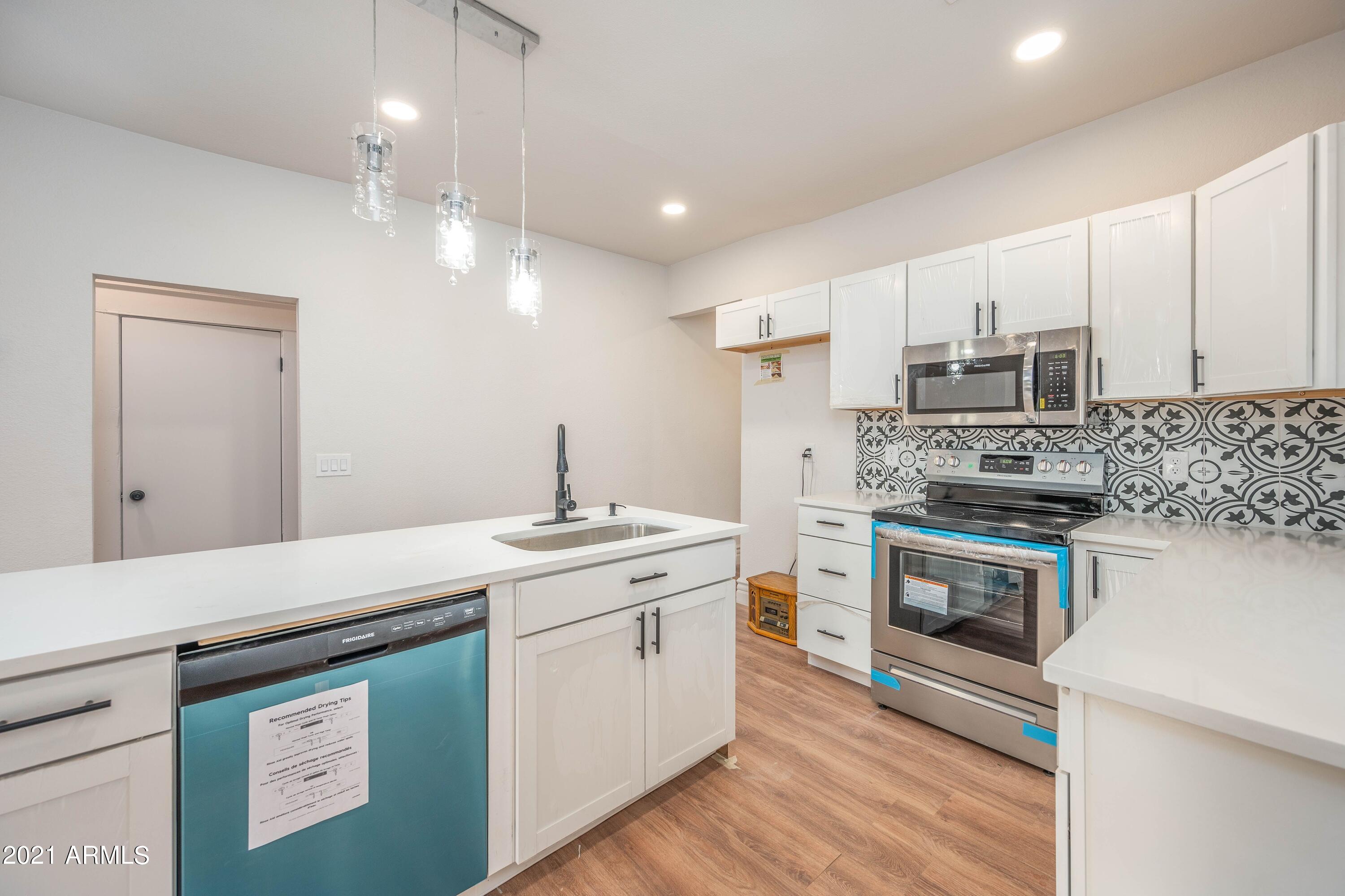 805 South 1st Avenue Phoenix, AZ 85003 - Photo 10 of 23 Kitchen
