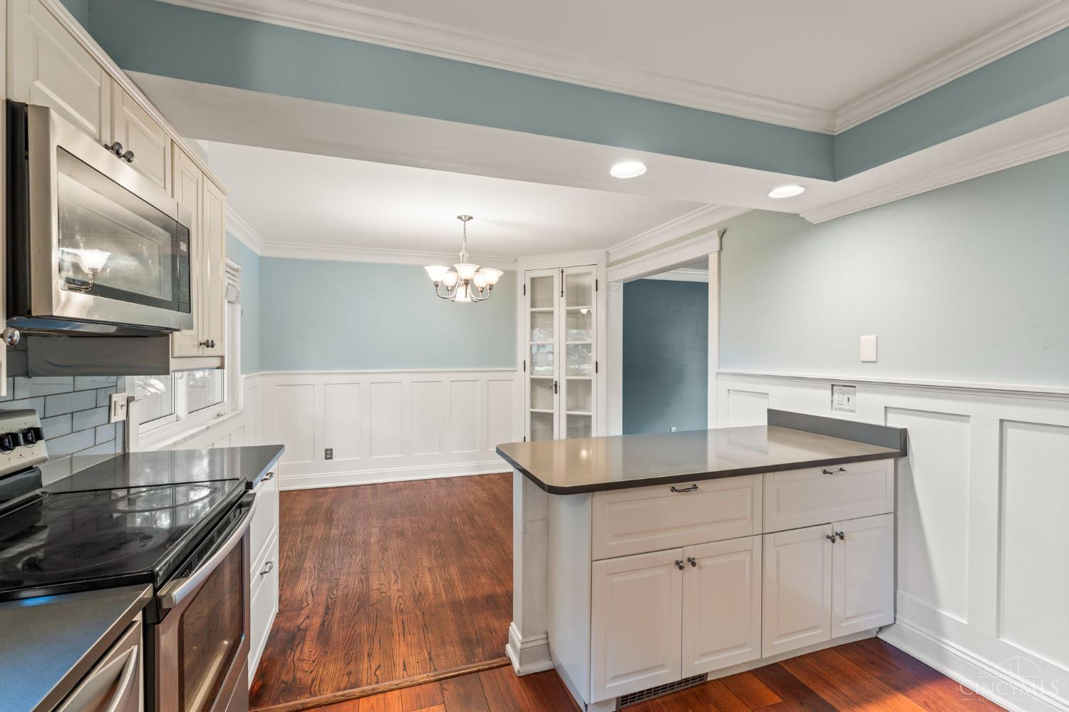 831 Compton Road Cincinnati, OH 45231 - Photo 17 of 65