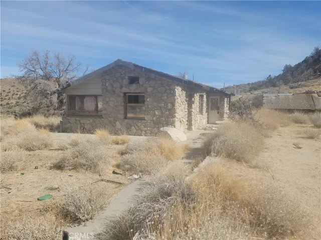 $2,495,000 | 300 East Z12 Street, Llano, CA 93544