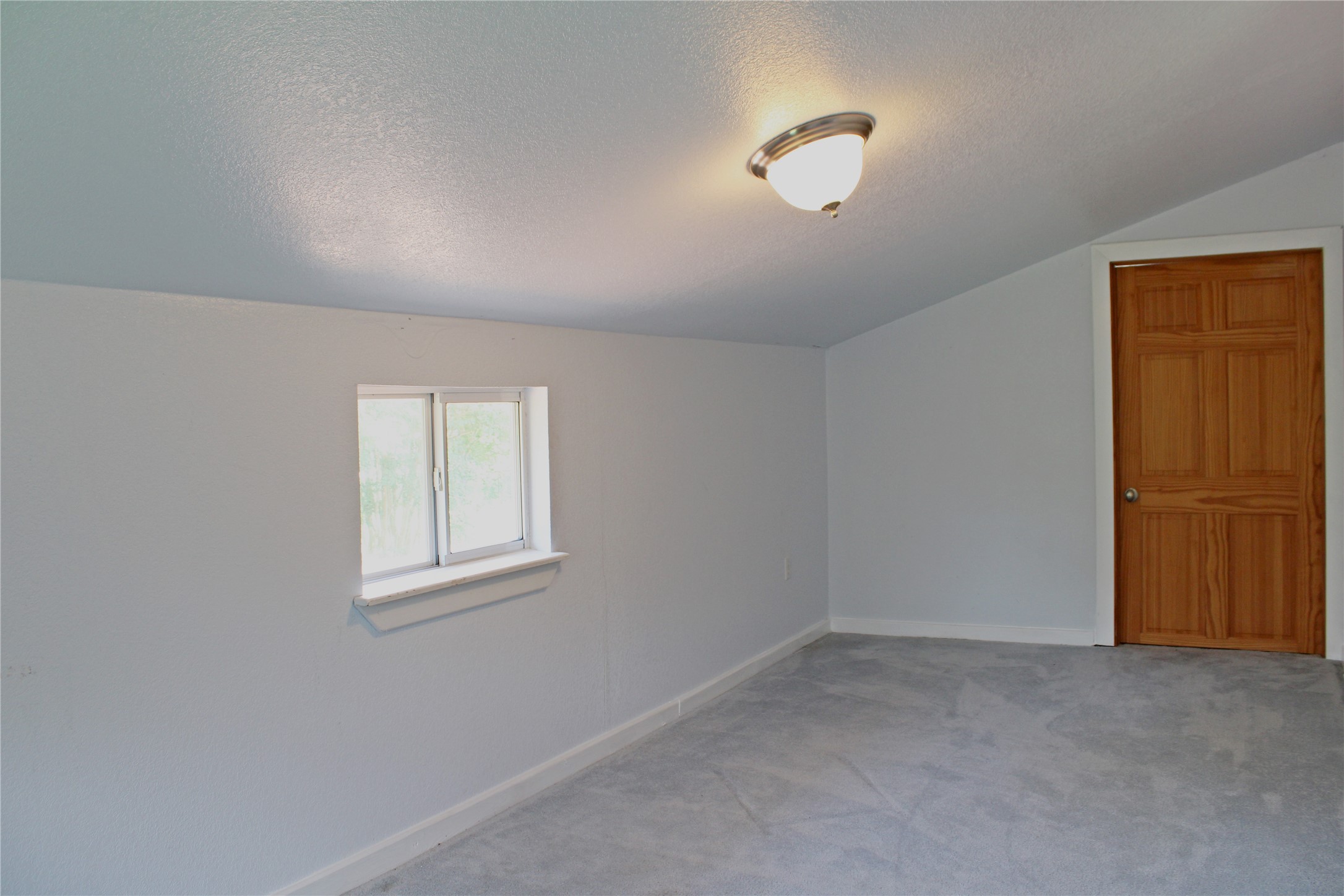 2042 Willow Springs Road Fayetteville, TX 78940 - Photo 25 of 42 an empty room with windows and closet
