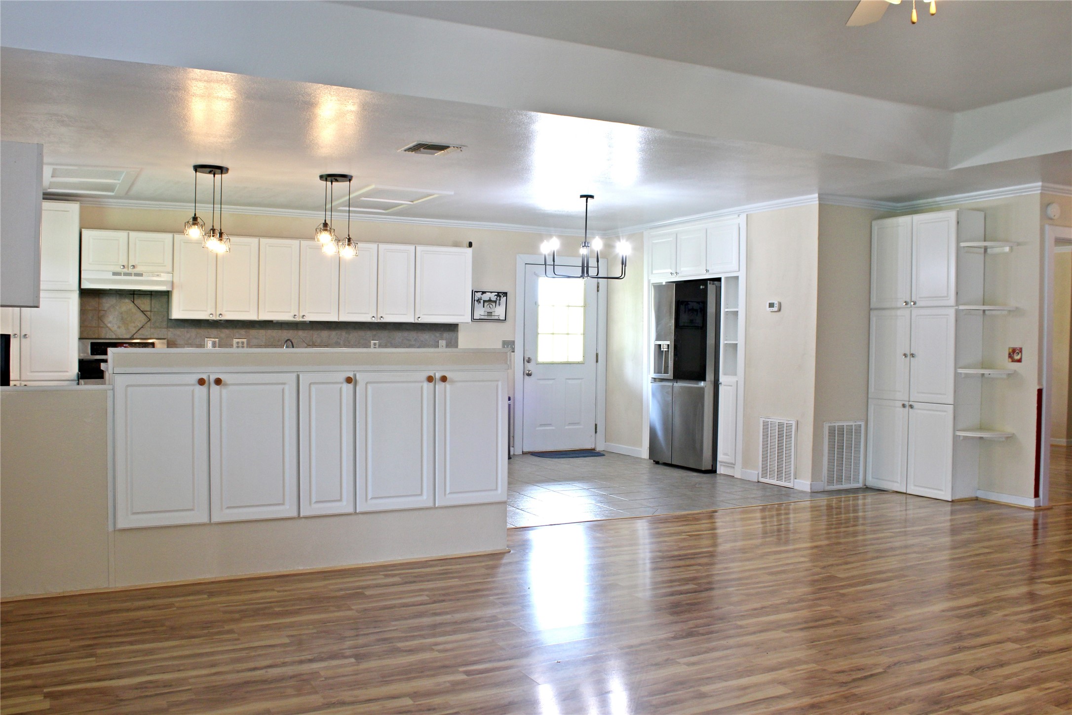 2042 Willow Springs Road Fayetteville, TX 78940 - Photo 9 of 42 a large kitchen with cabinets and wooden floor