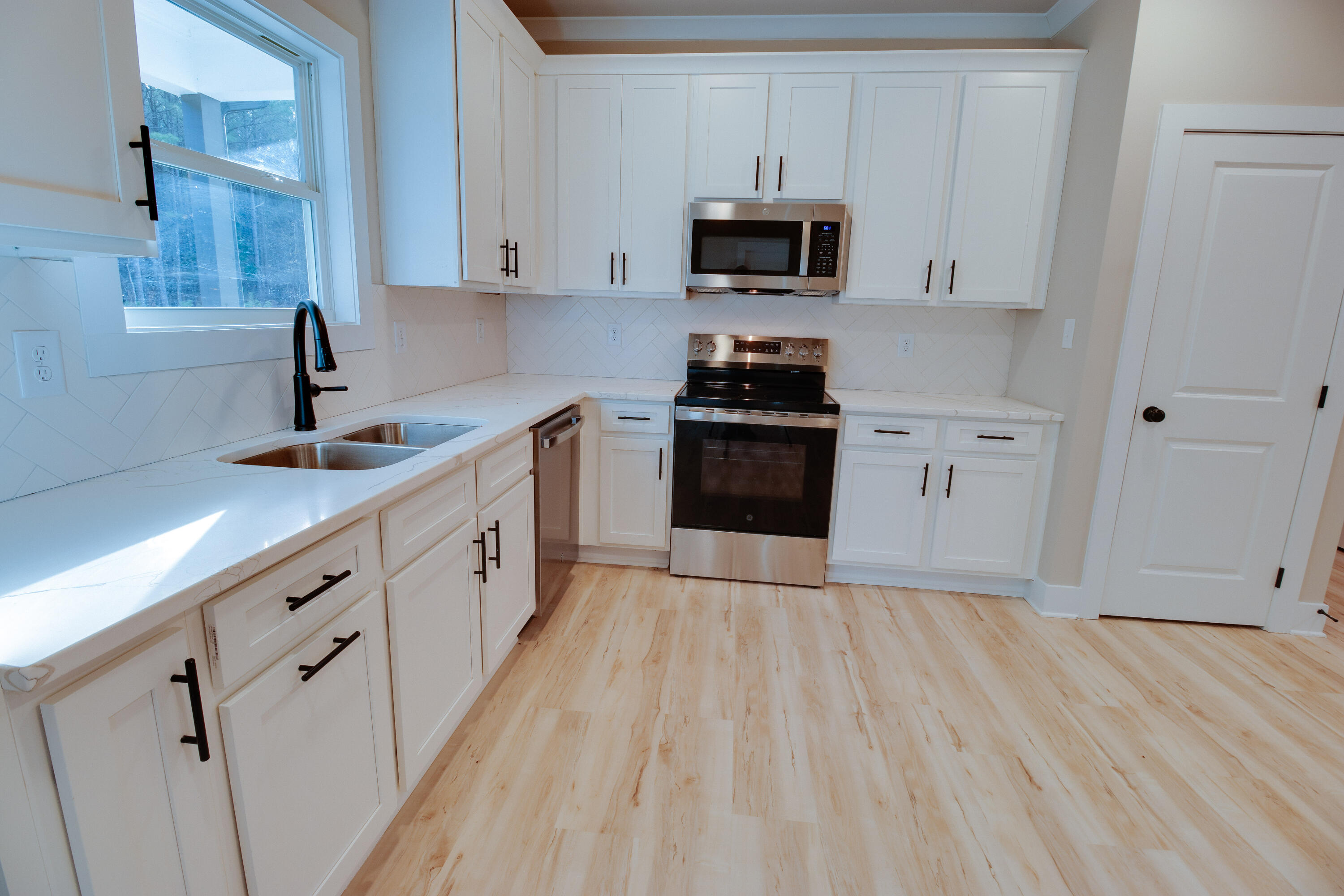 1165 Watersedge Cove Tignall, GA 30668 - Photo 7 of 43 Kitchen