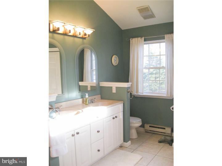 525 Faraday Road Hockessin, DE 19707 - Photo 11 of 24 Master Bathroom