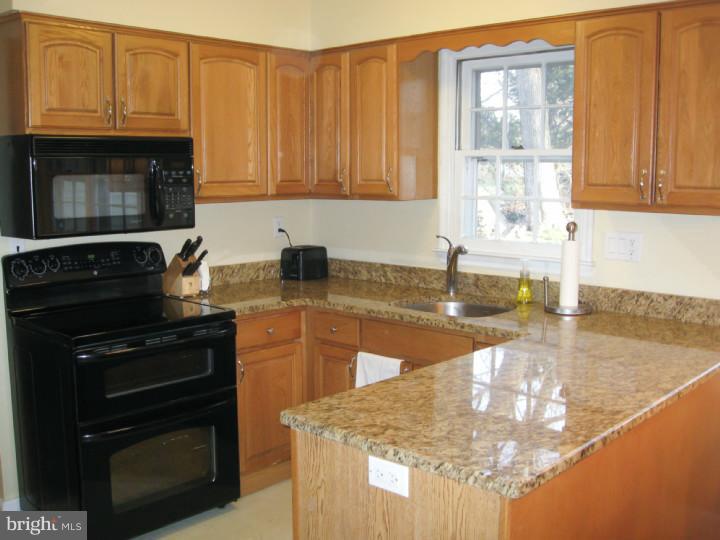 525 Faraday Road Hockessin, DE 19707 - Photo 5 of 24 Kitchen