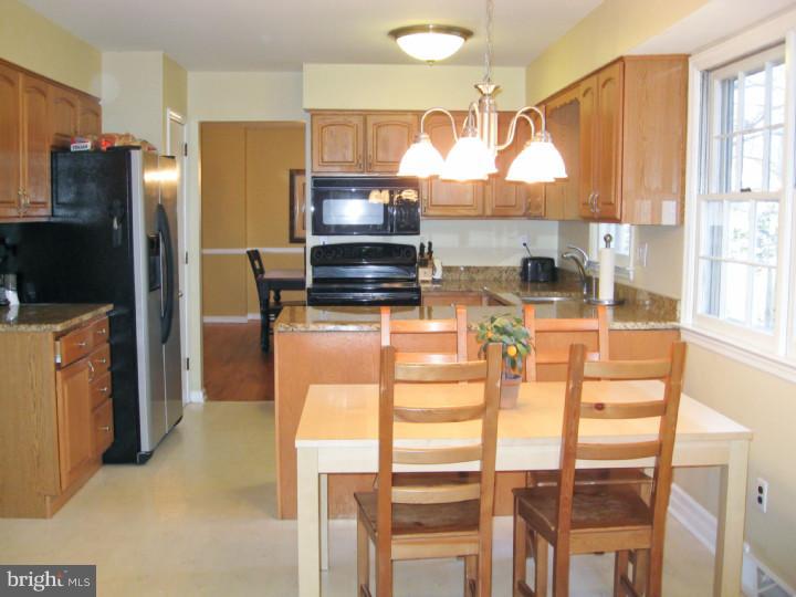 525 Faraday Road Hockessin, DE 19707 - Photo 6 of 24 Kitchen