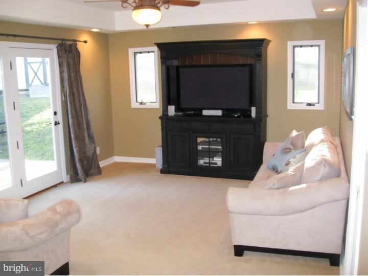 525 Faraday Road Hockessin, DE 19707 - Photo 7 of 24 Family Room
