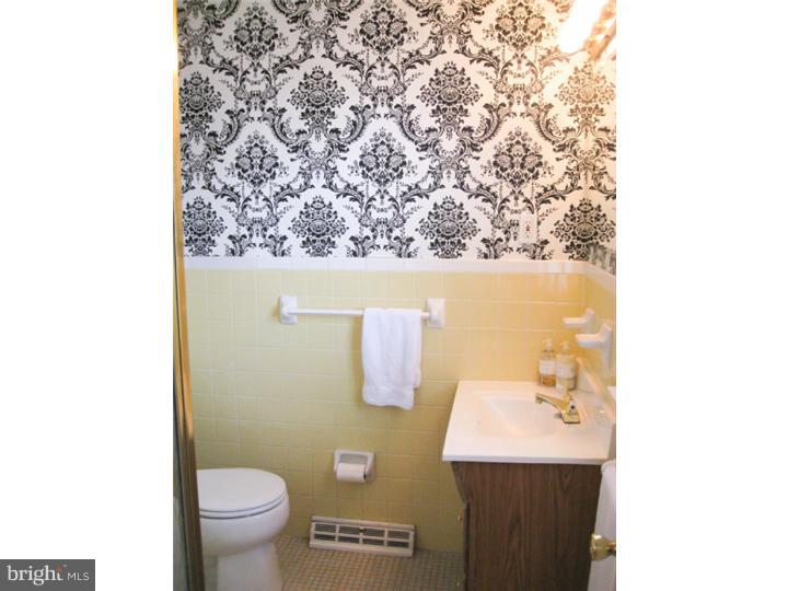 525 Faraday Road Hockessin, DE 19707 - Photo 8 of 24 Bathroom