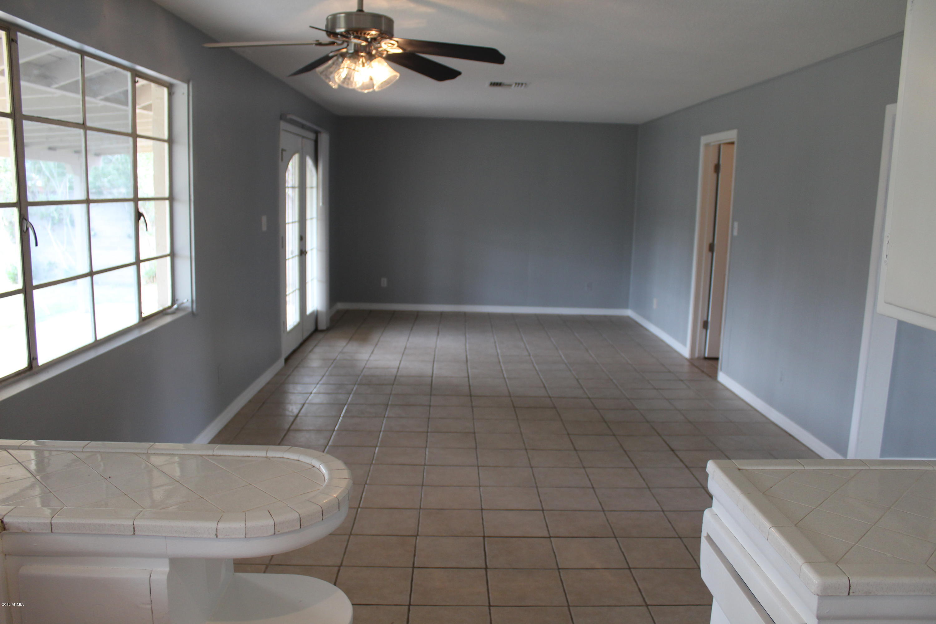 3855 West Lawrence Road Phoenix, AZ 85019 - Photo 8 of 20 IMG_2127