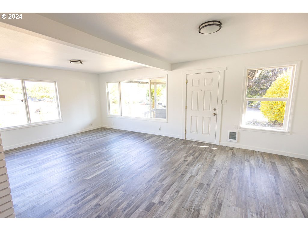 440 Wilkie Street Eugene, OR 97402 - Photo 11 of 38 a view of an empty room with wooden floor and a window