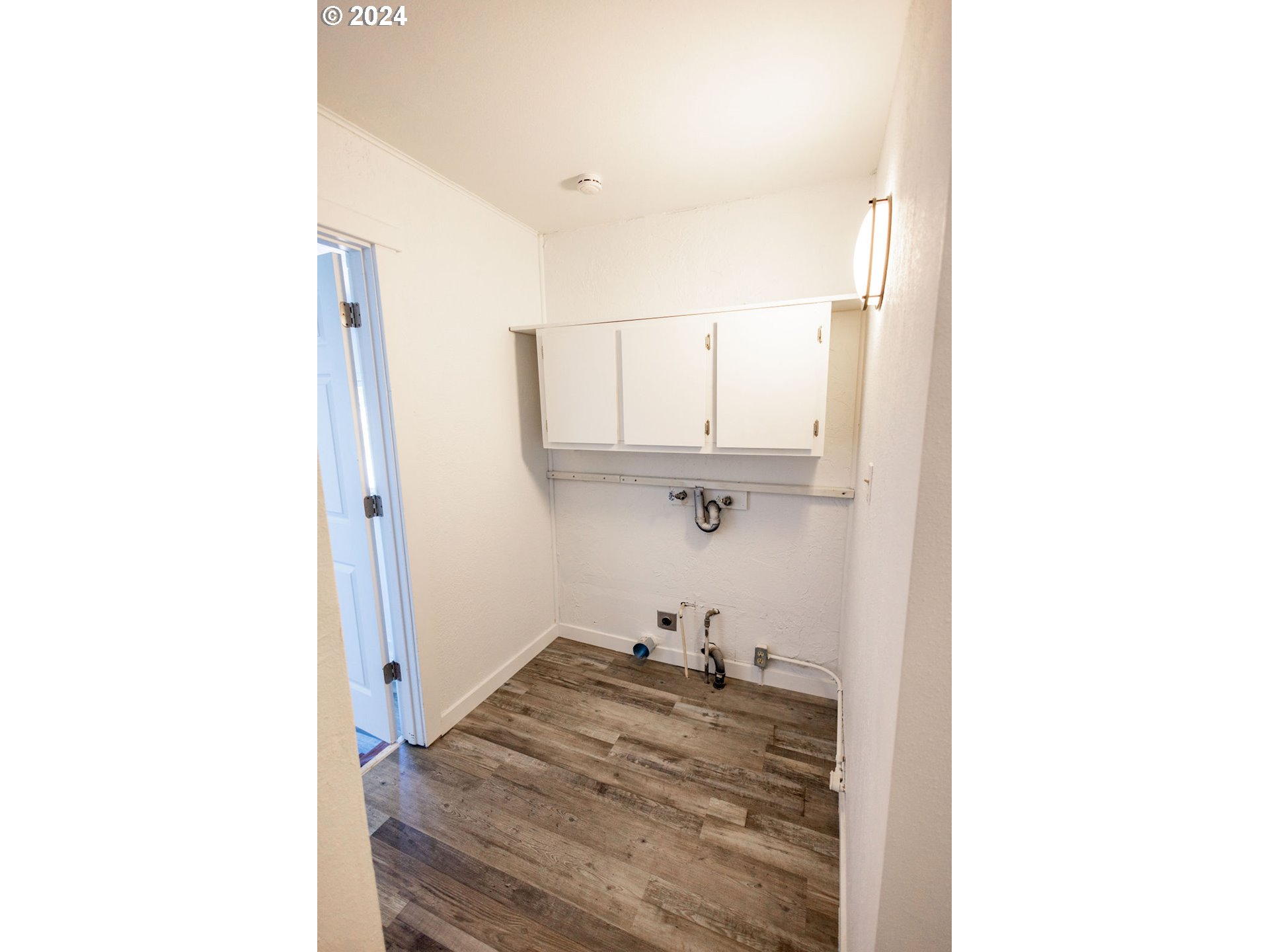 440 Wilkie Street Eugene, OR 97402 - Photo 19 of 38 a view of storage and utility room