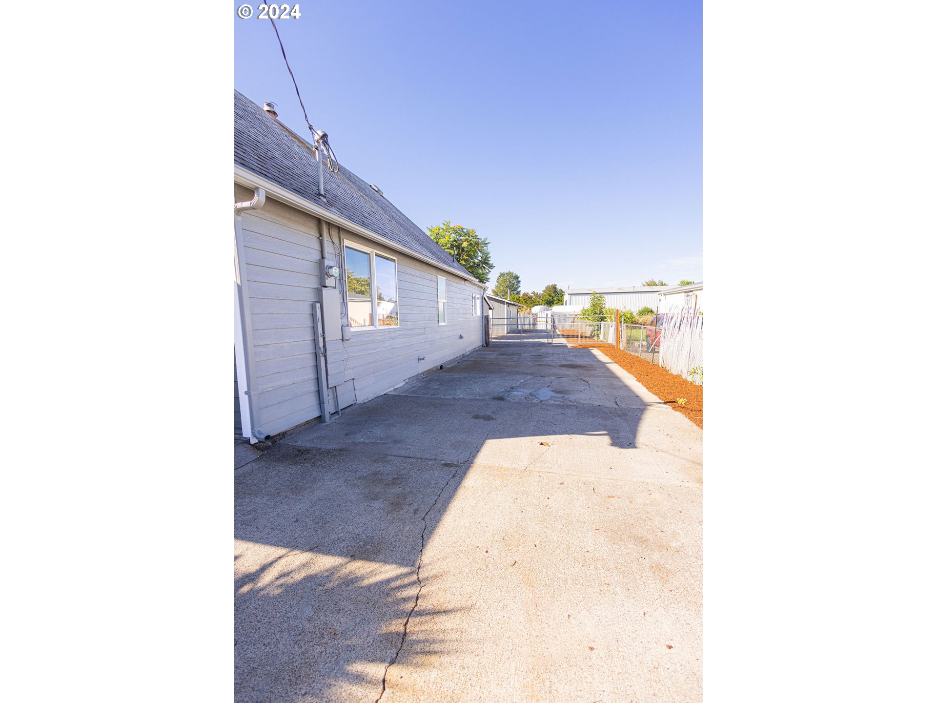 440 Wilkie Street Eugene, OR 97402 - Photo 29 of 38 a view interior of a house and natural light
