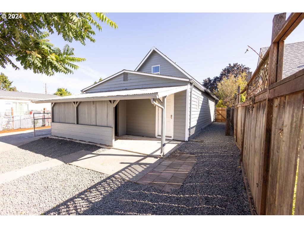 440 Wilkie Street Eugene, OR 97402 - Photo 36 of 38 a view of outdoor space and yard