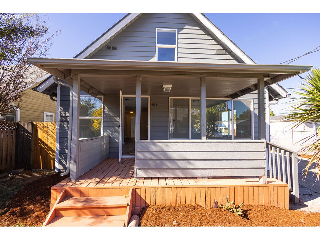 440 Wilkie Street Eugene, OR 97402 - Photo 5 of 38 a view of a house with a porch