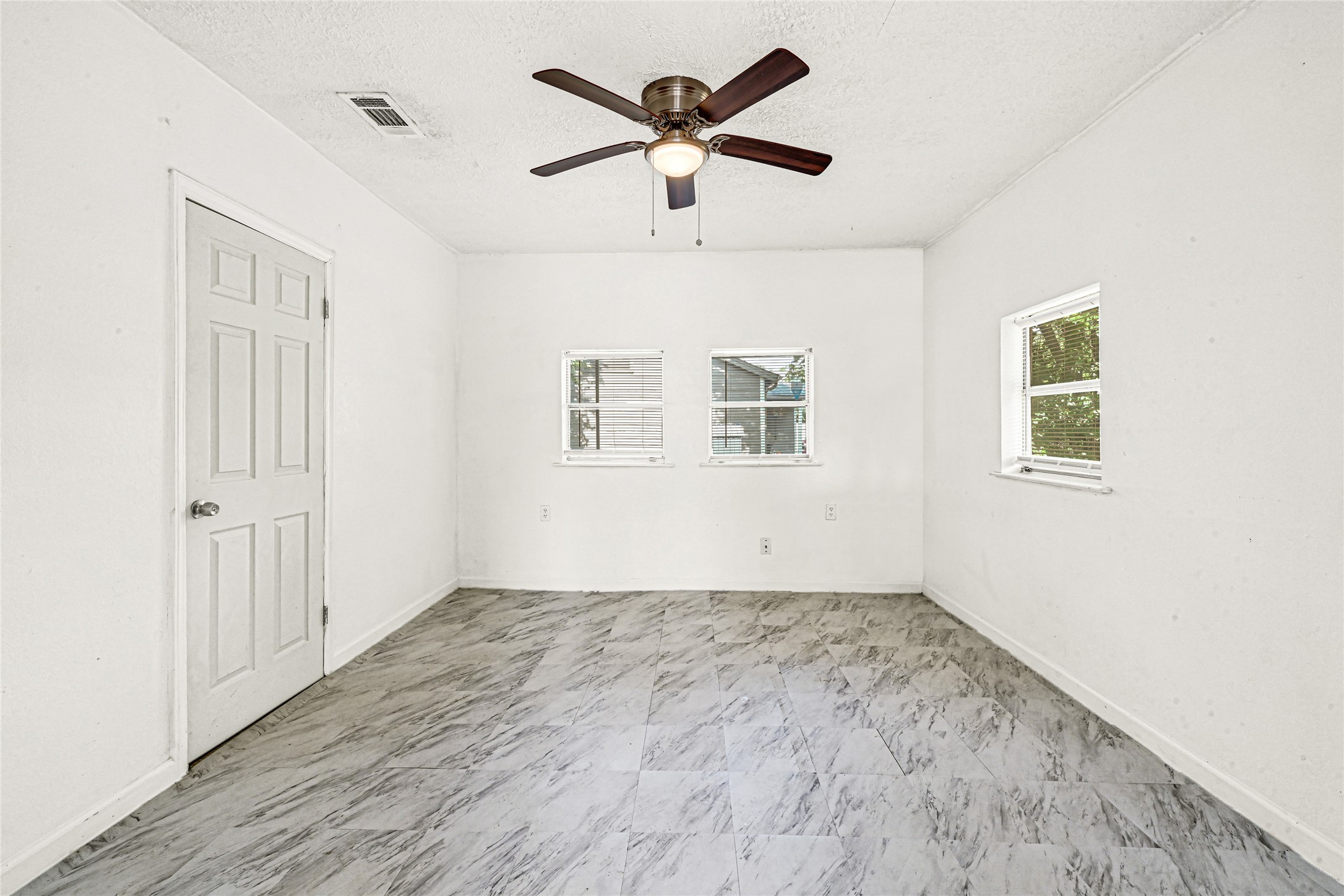14336 Victoria Street Houston, TX 77015 - Photo 13 of 20