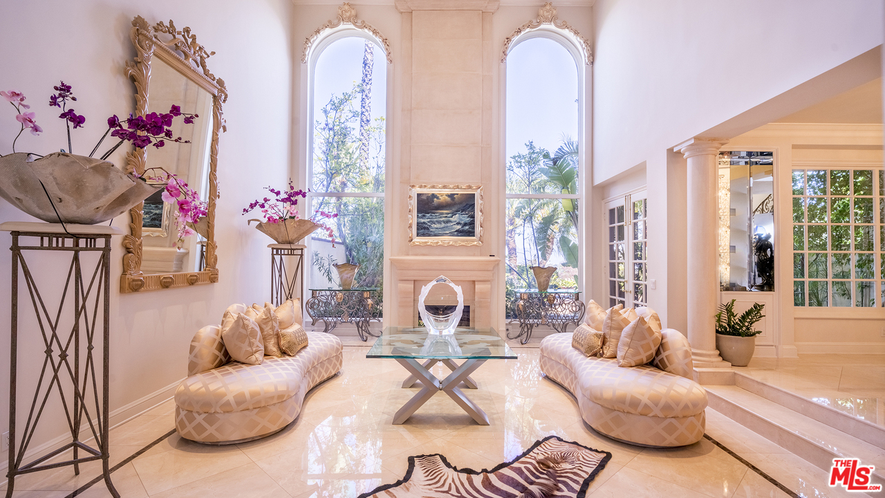 2204 Canyonback Road Los Angeles, CA 90049 - Photo 1 of 38