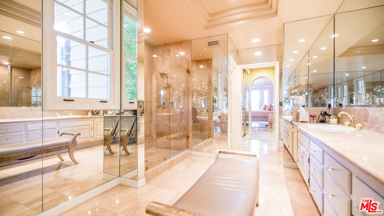 2204 Canyonback Road Los Angeles, CA 90049 - Photo 16 of 38
