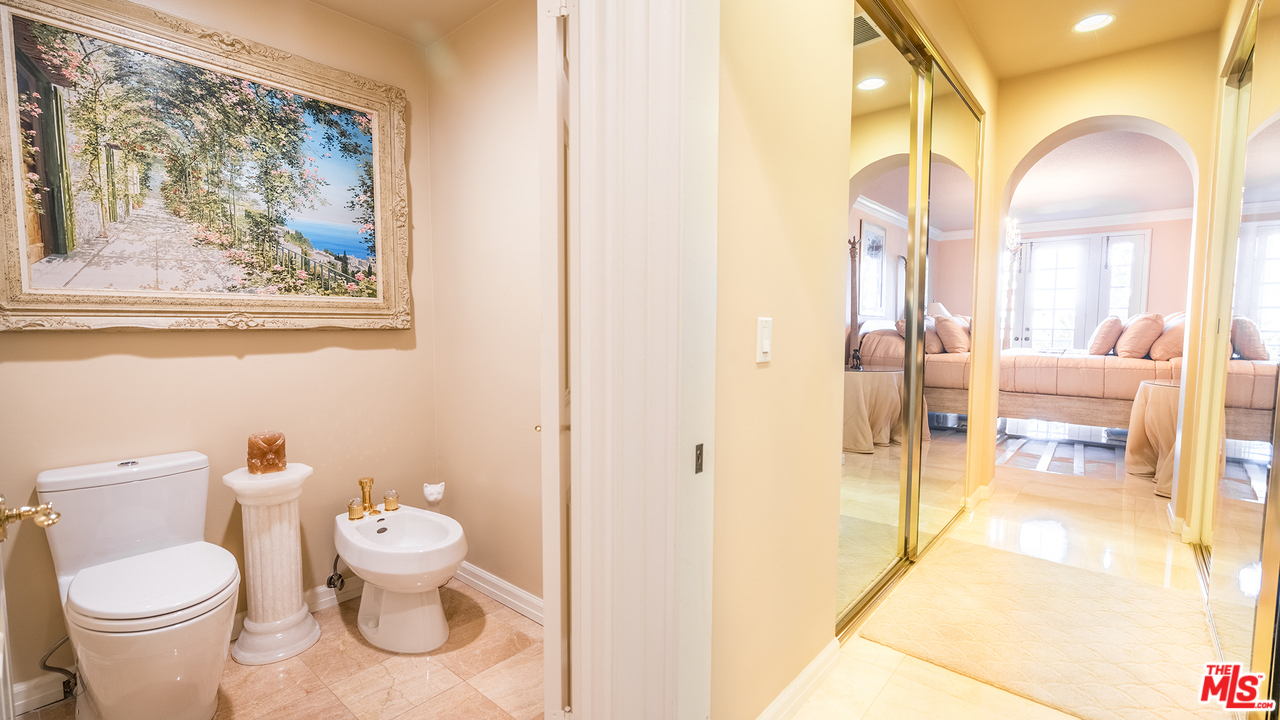 2204 Canyonback Road Los Angeles, CA 90049 - Photo 17 of 38