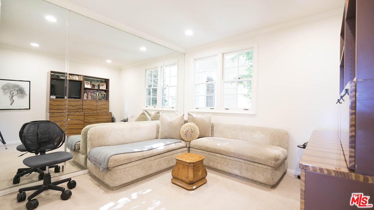 2204 Canyonback Road Los Angeles, CA 90049 - Photo 18 of 38