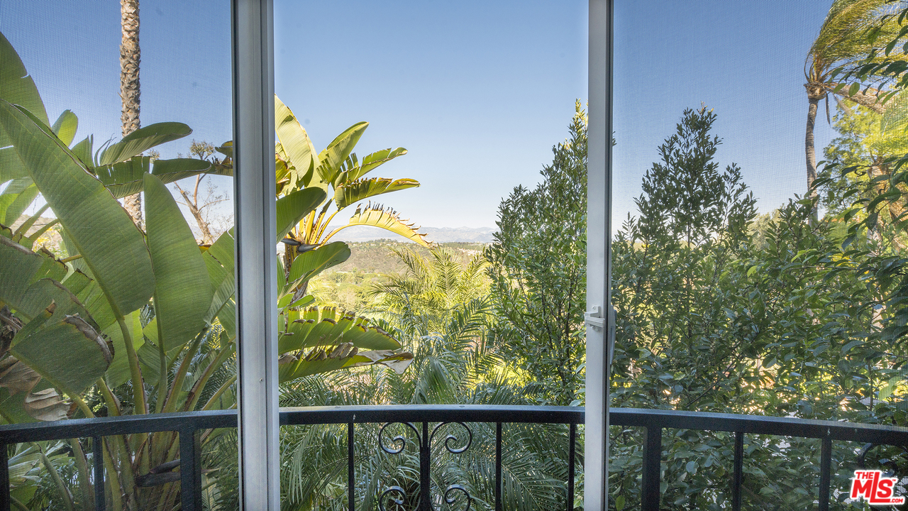 2204 Canyonback Road Los Angeles, CA 90049 - Photo 21 of 38